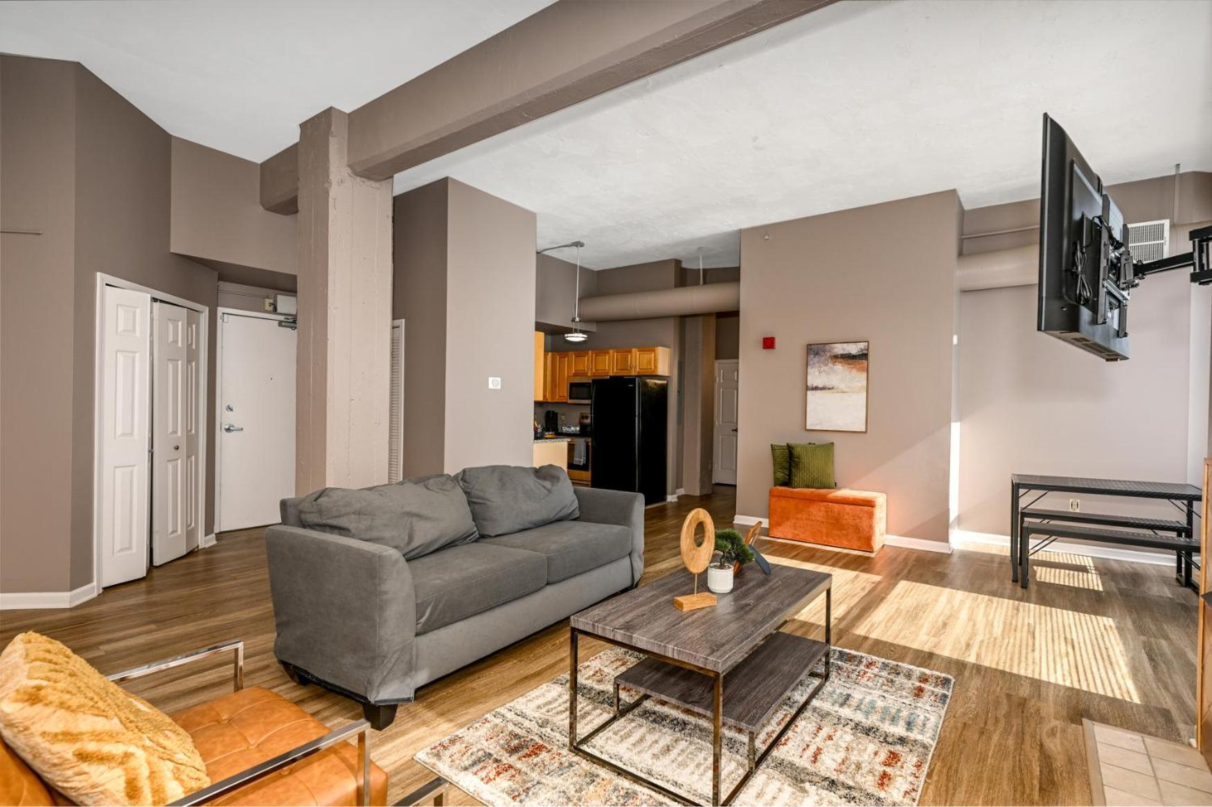 2 Bath Prkg+Gym+Sauna Perk Plaza +30 Day Cleveland Dış mekan fotoğraf