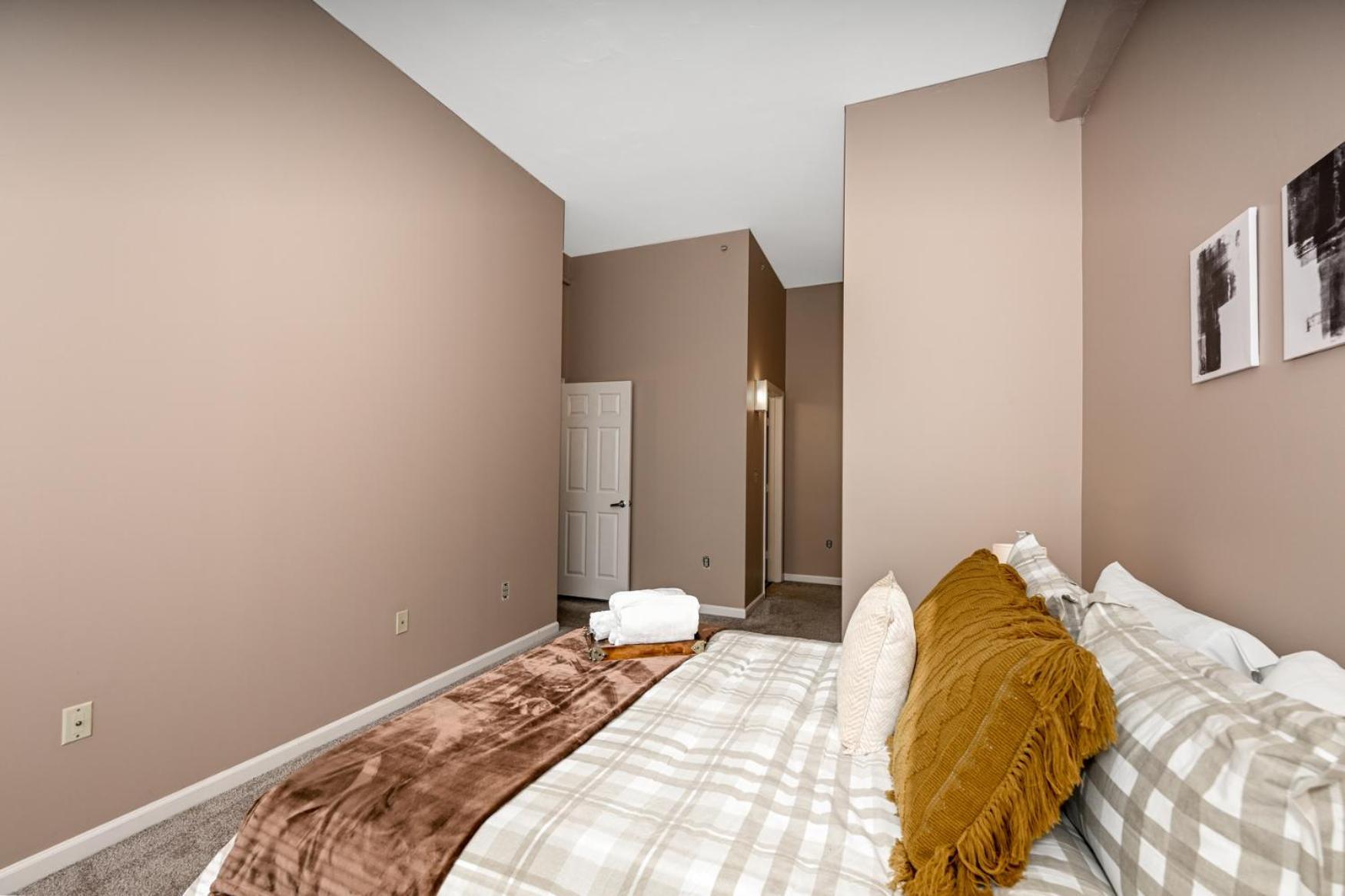 2 Bath Prkg+Gym+Sauna Perk Plaza +30 Day Cleveland Dış mekan fotoğraf