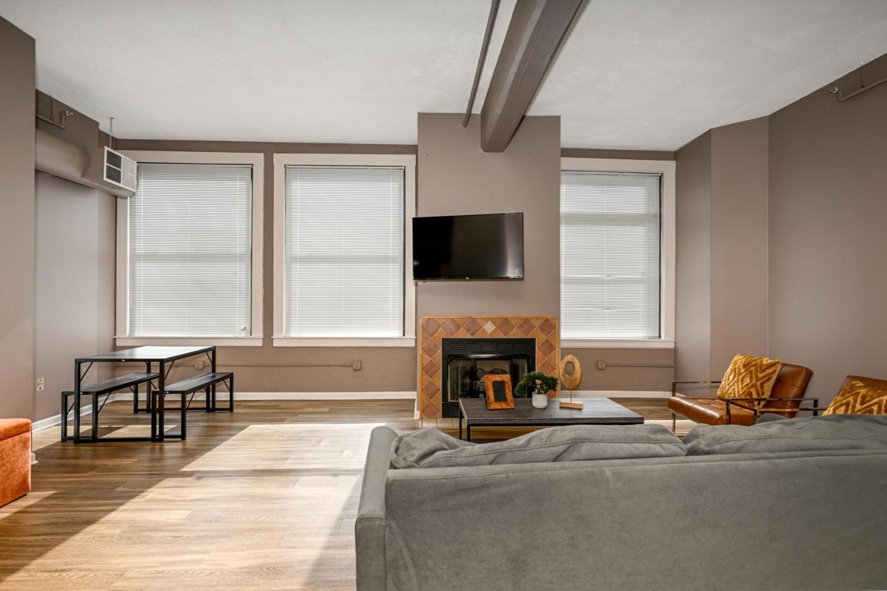 2 Bath Prkg+Gym+Sauna Perk Plaza +30 Day Cleveland Dış mekan fotoğraf