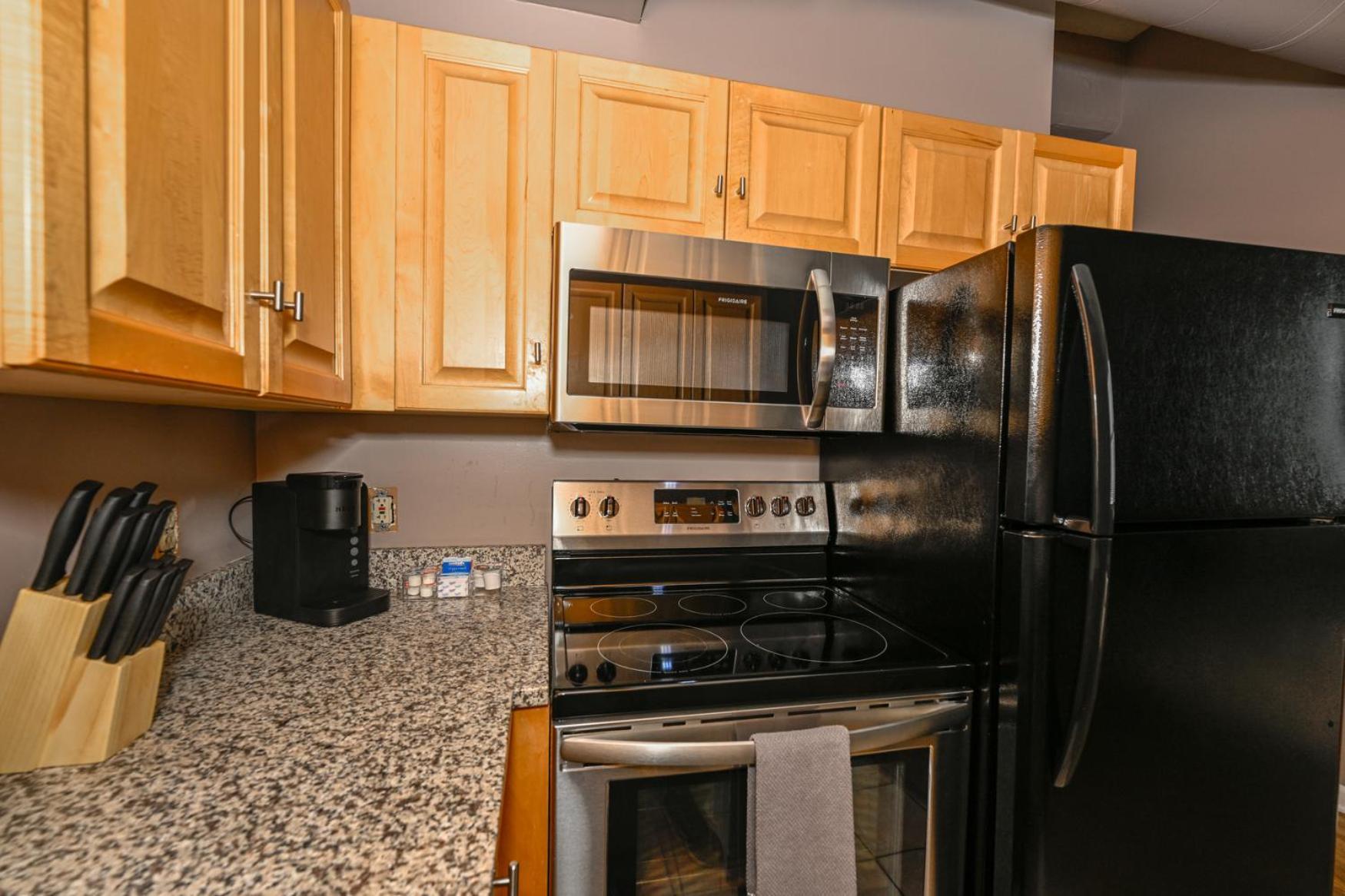 2 Bath Prkg+Gym+Sauna Perk Plaza +30 Day Cleveland Dış mekan fotoğraf